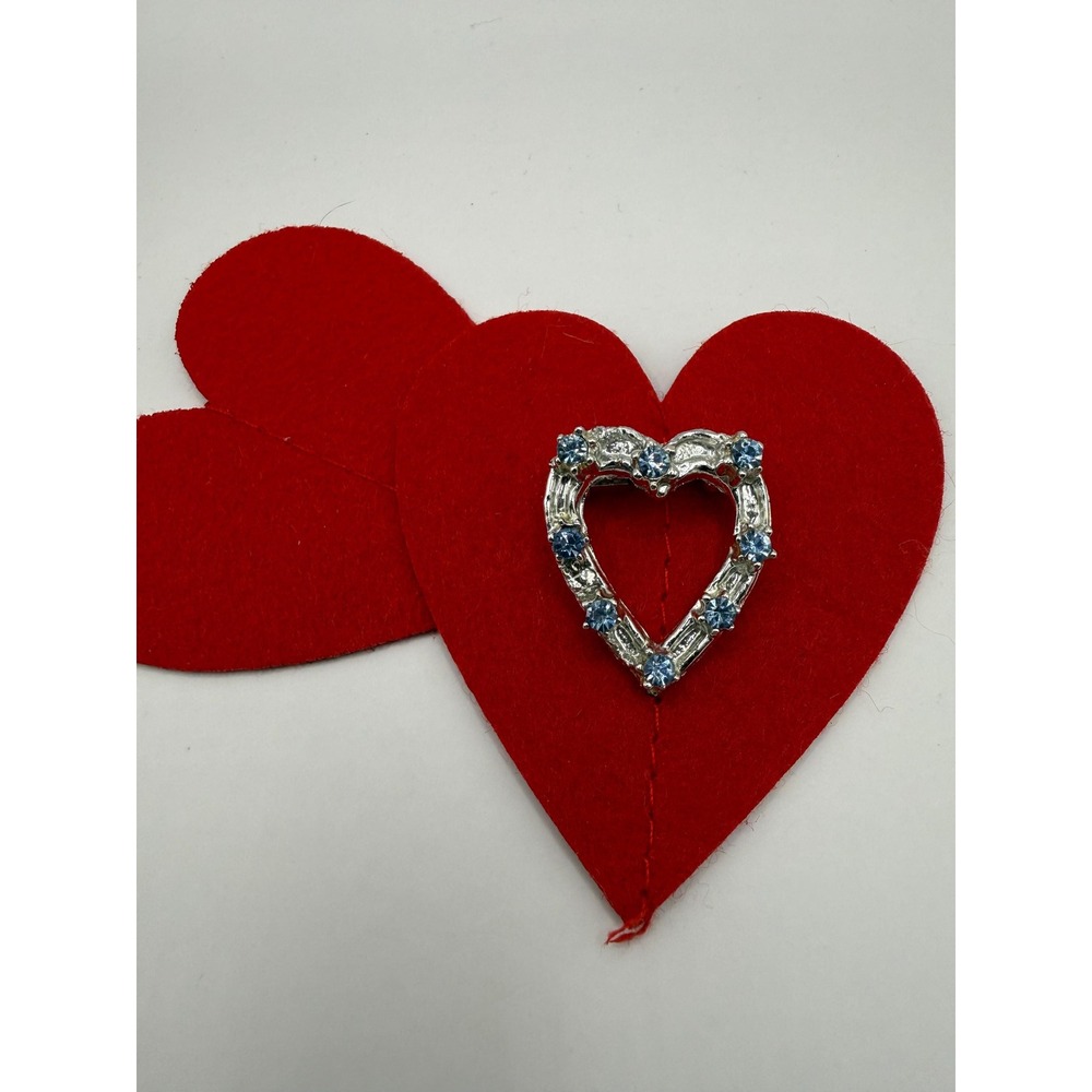 Silver‎ tone heart with stunning rhinestones